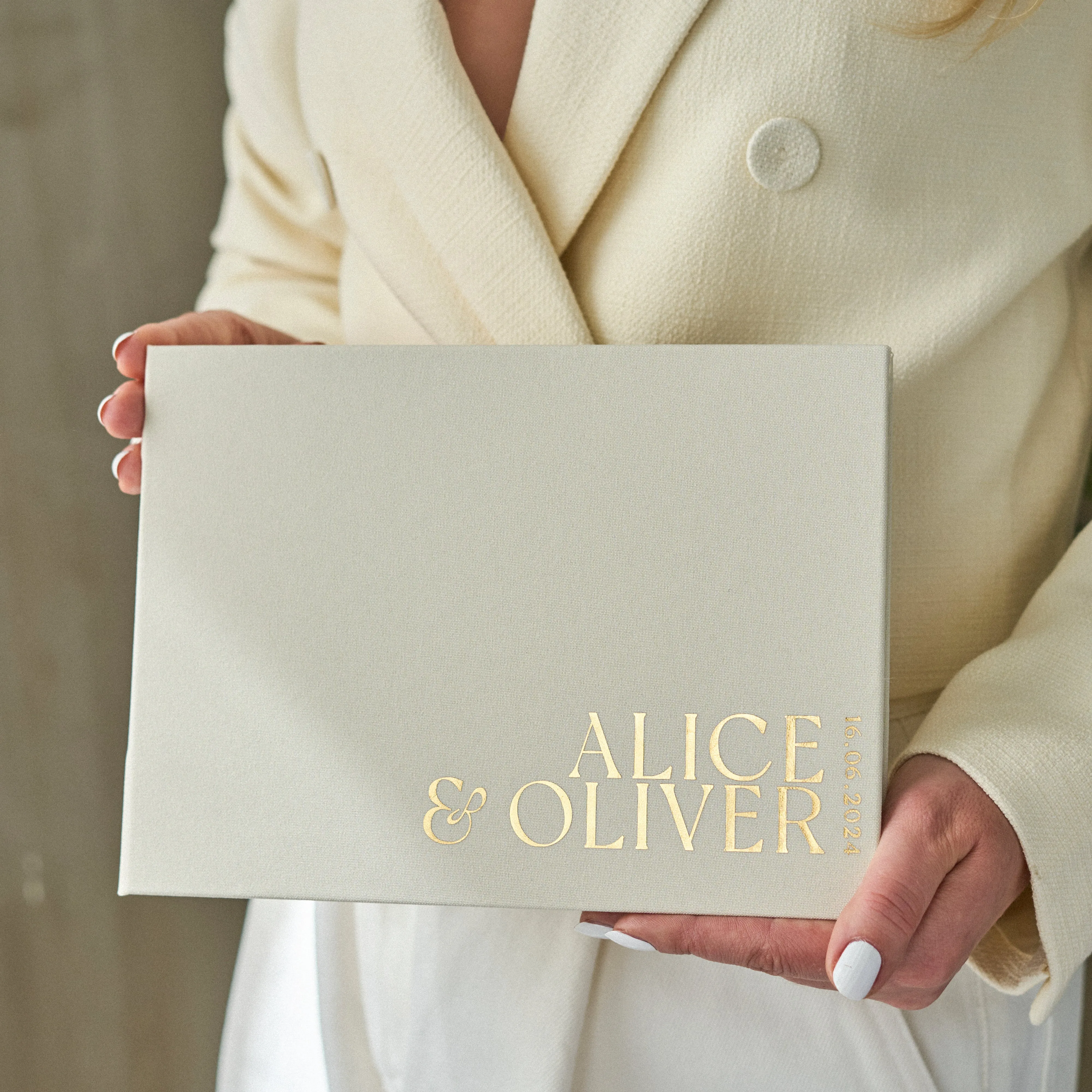 Silky White   Real Gold | Guest Book ♡